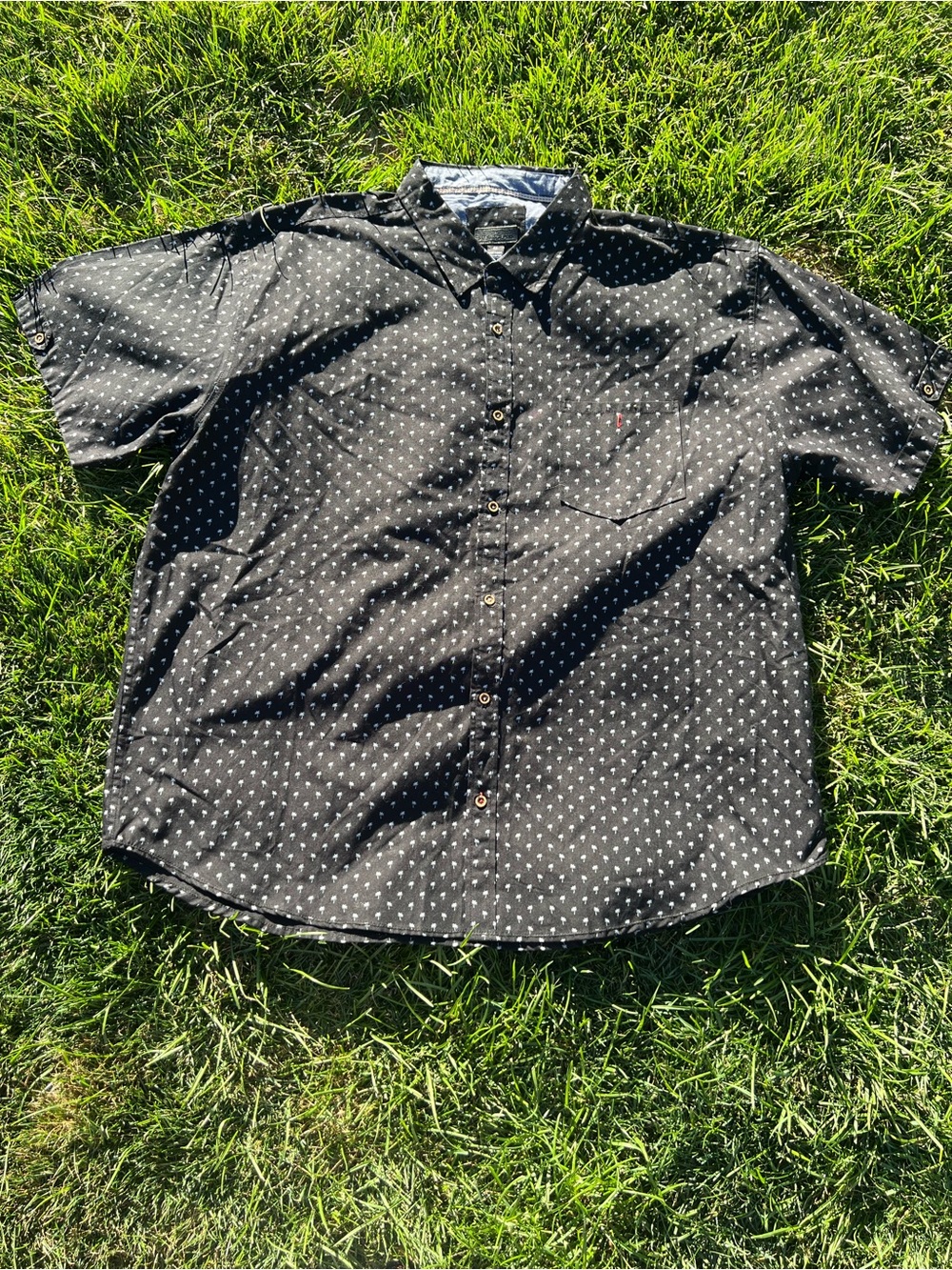 Short-Sleeve Black Button-Down Shirt with White Micro palm tree 🌴 pattern